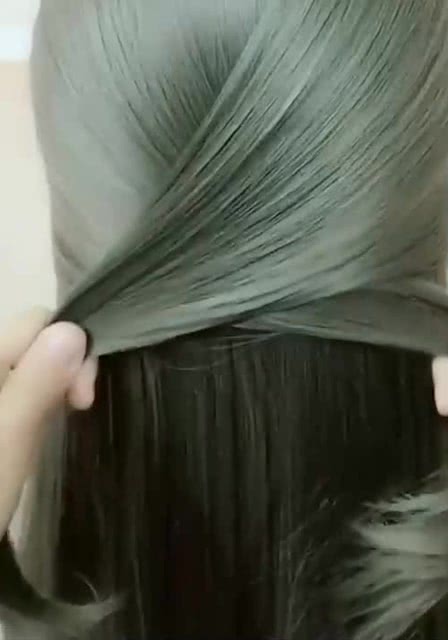 美发达人 这款马尾扎发,不仅简单还很时尚,非常唯美的一款发型